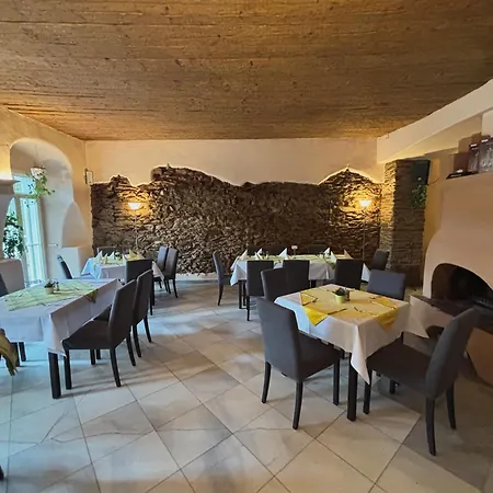 Saechsischer Hof In *